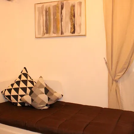 Bed & Breakfast La &