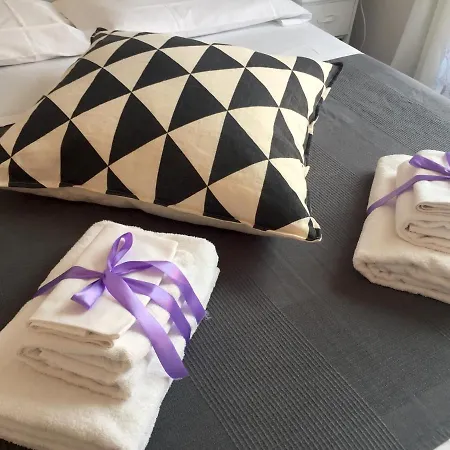 La & Bed & Breakfast 3*